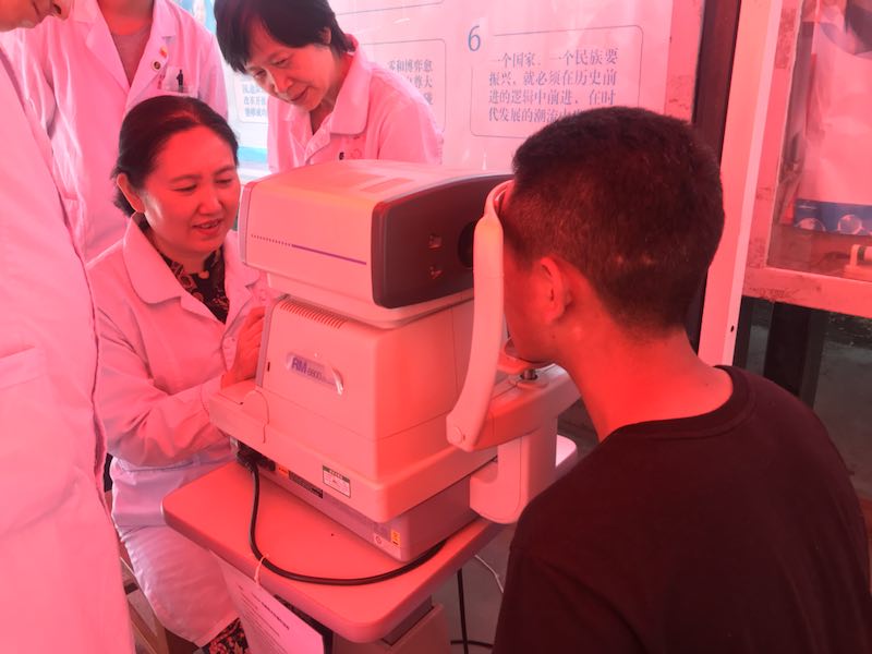 甘肃省第二人民医院进校园开展近视眼科学防控宣传咨询活动